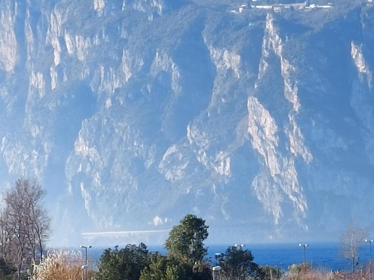 La Bougainville - Luxury Apartment Torbole Sul Garda Exterior foto